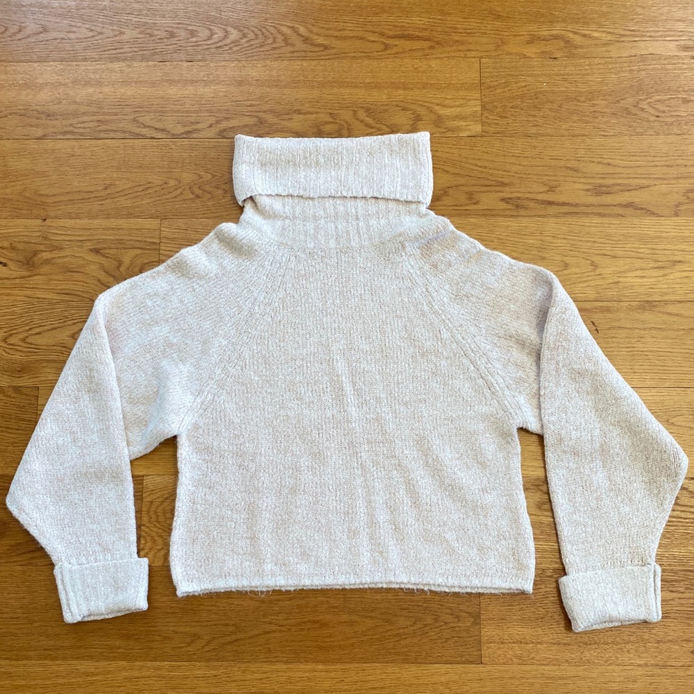 🍑 Pale Pink Turtleneck Sweater